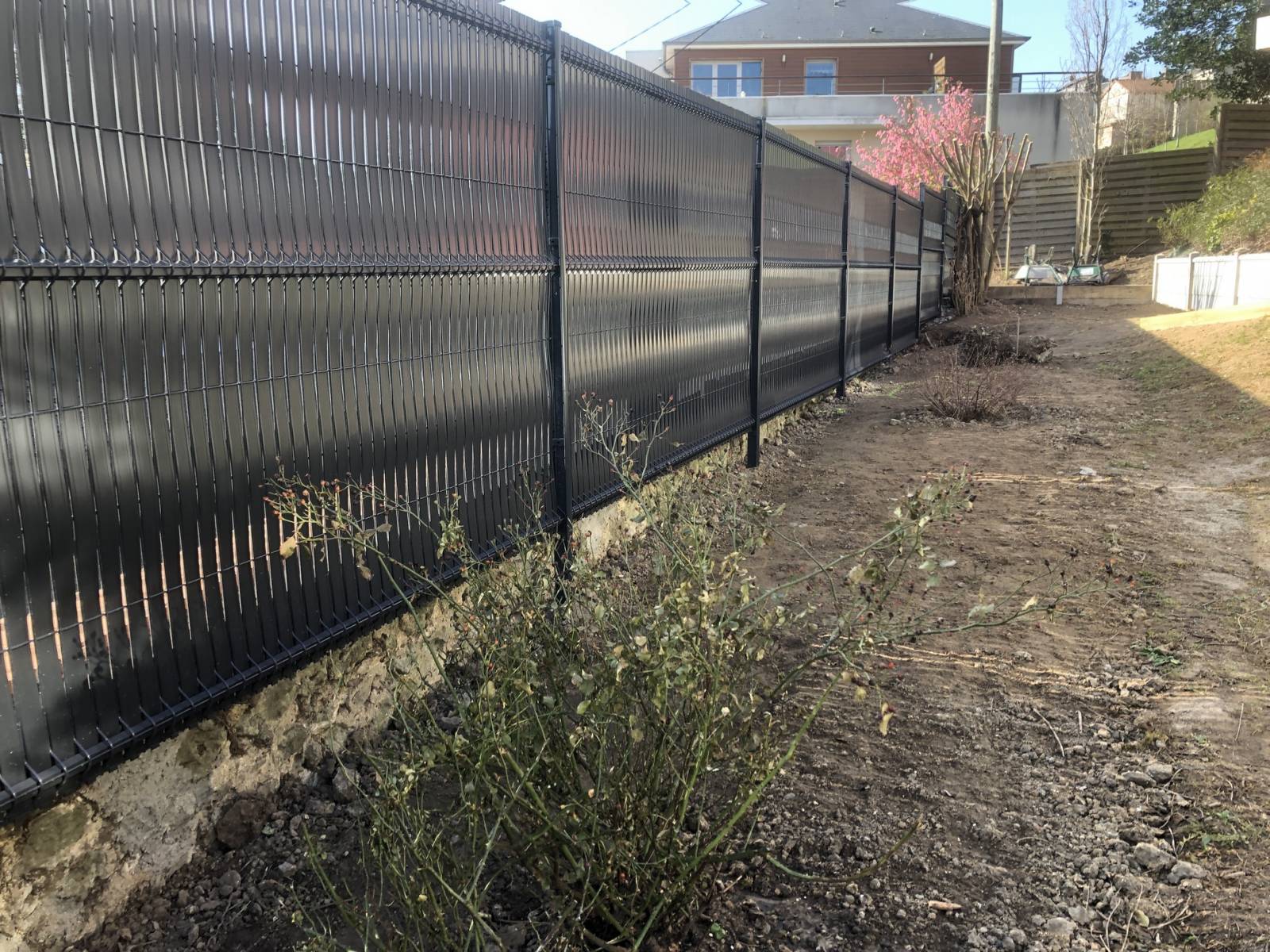 Clôtures rigides à lames occultantes