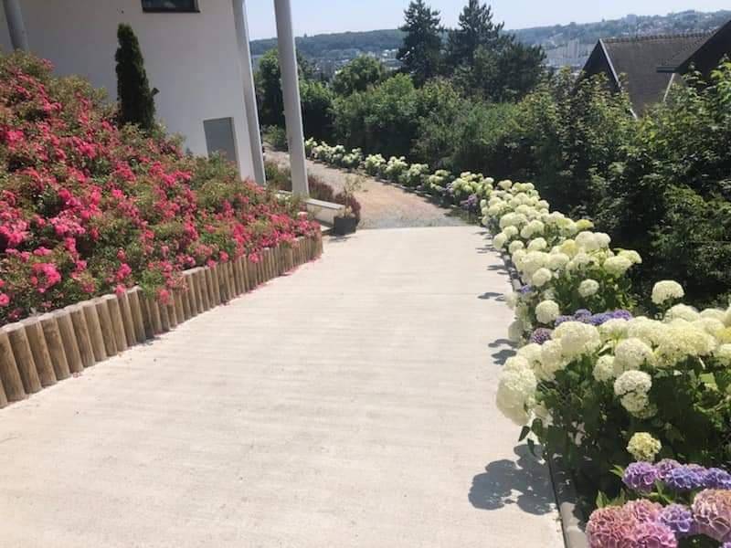 Réalisation de massifs bords de chemin d'accès pour particuliers- collectivités -copropriétés secteur Le Havre